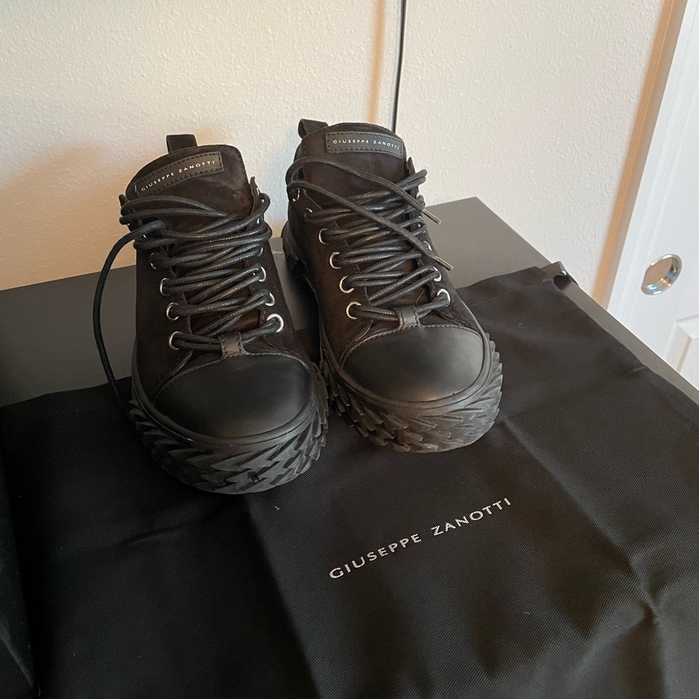 Giuseppe Zanotti blabber leather